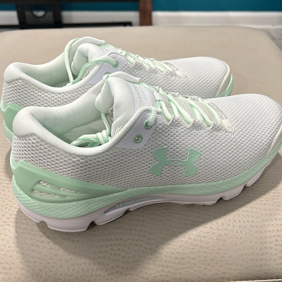 Under Armour Women Charged Gemini - Picture 7 of 10